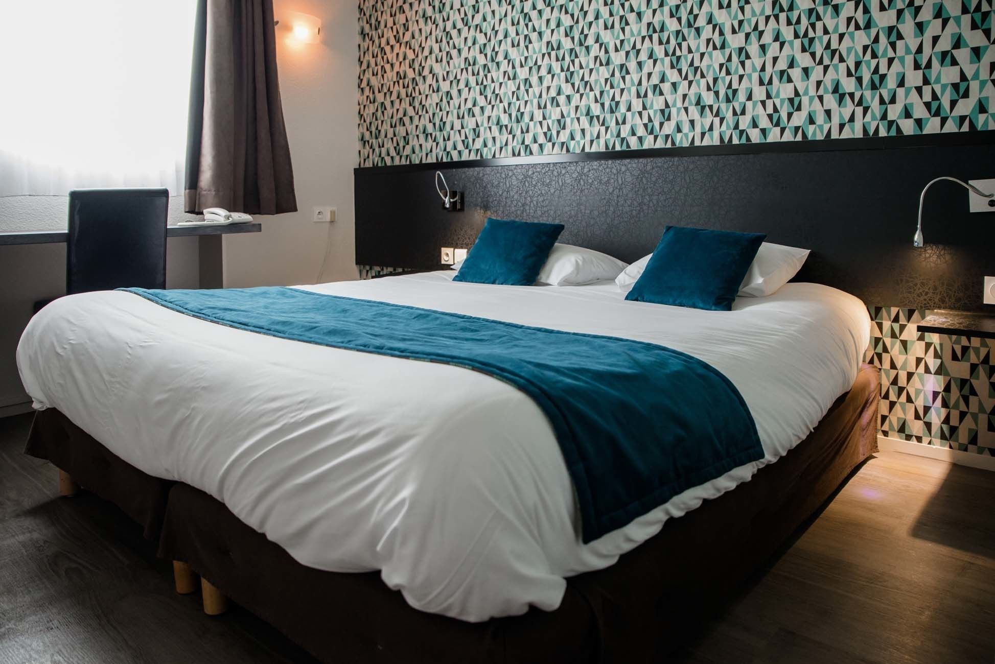 comfort double room | 8 bedrooms, desk, blackout curtains, soundproofing