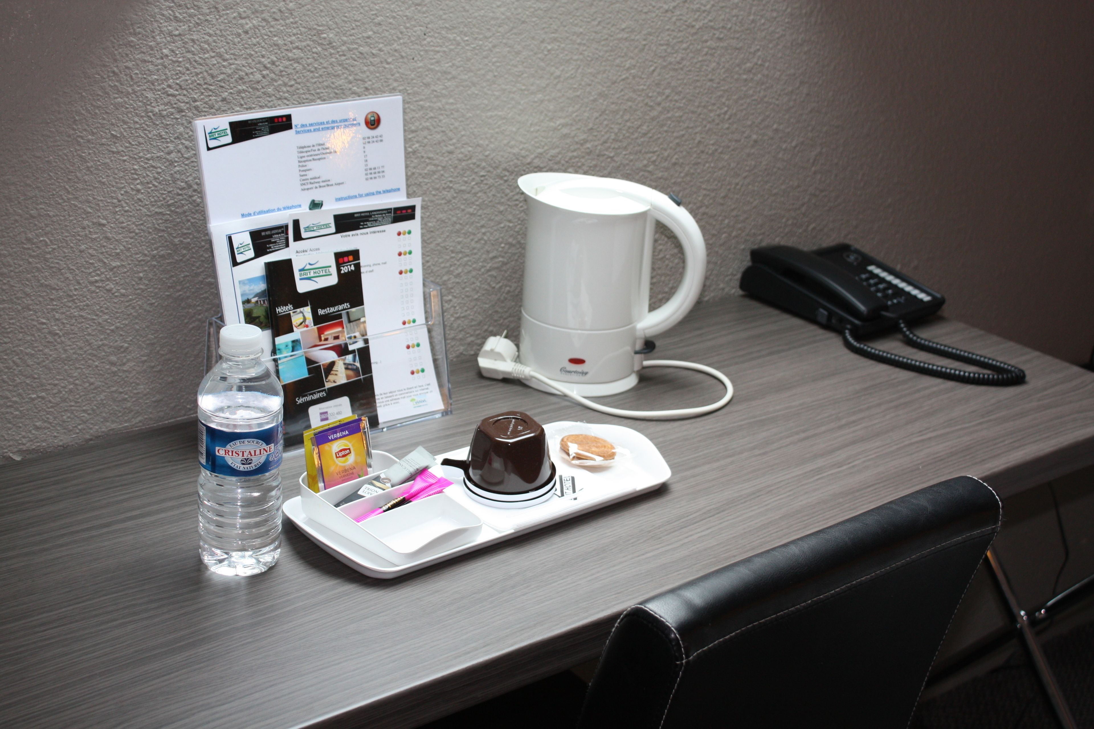 8 bedrooms, desk, blackout curtains, soundproofing