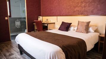 8 chambres, bureau, rideaux occultants, chambres insonorisées