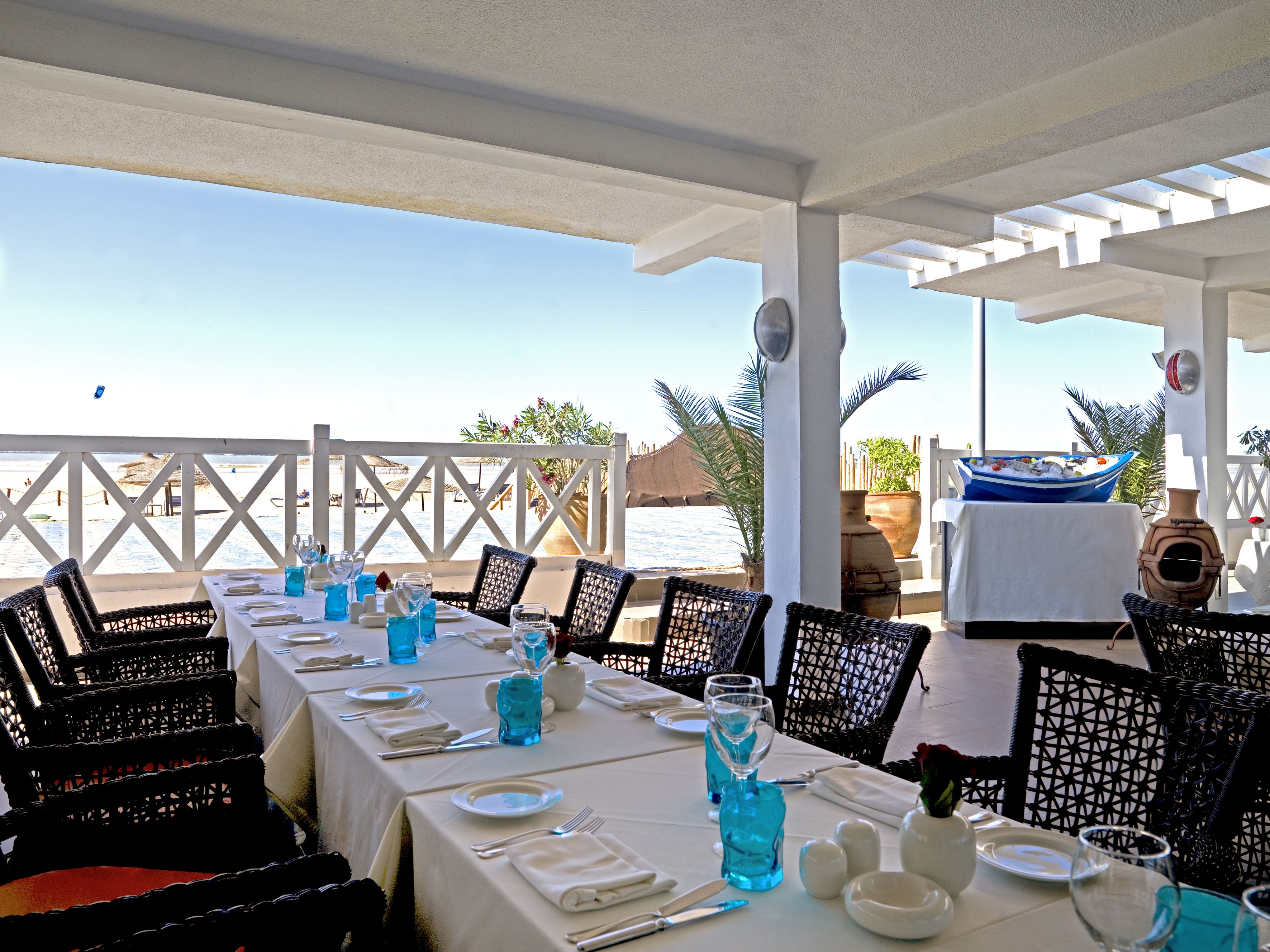 4 restaurants, lunch, dinner served; international cuisine