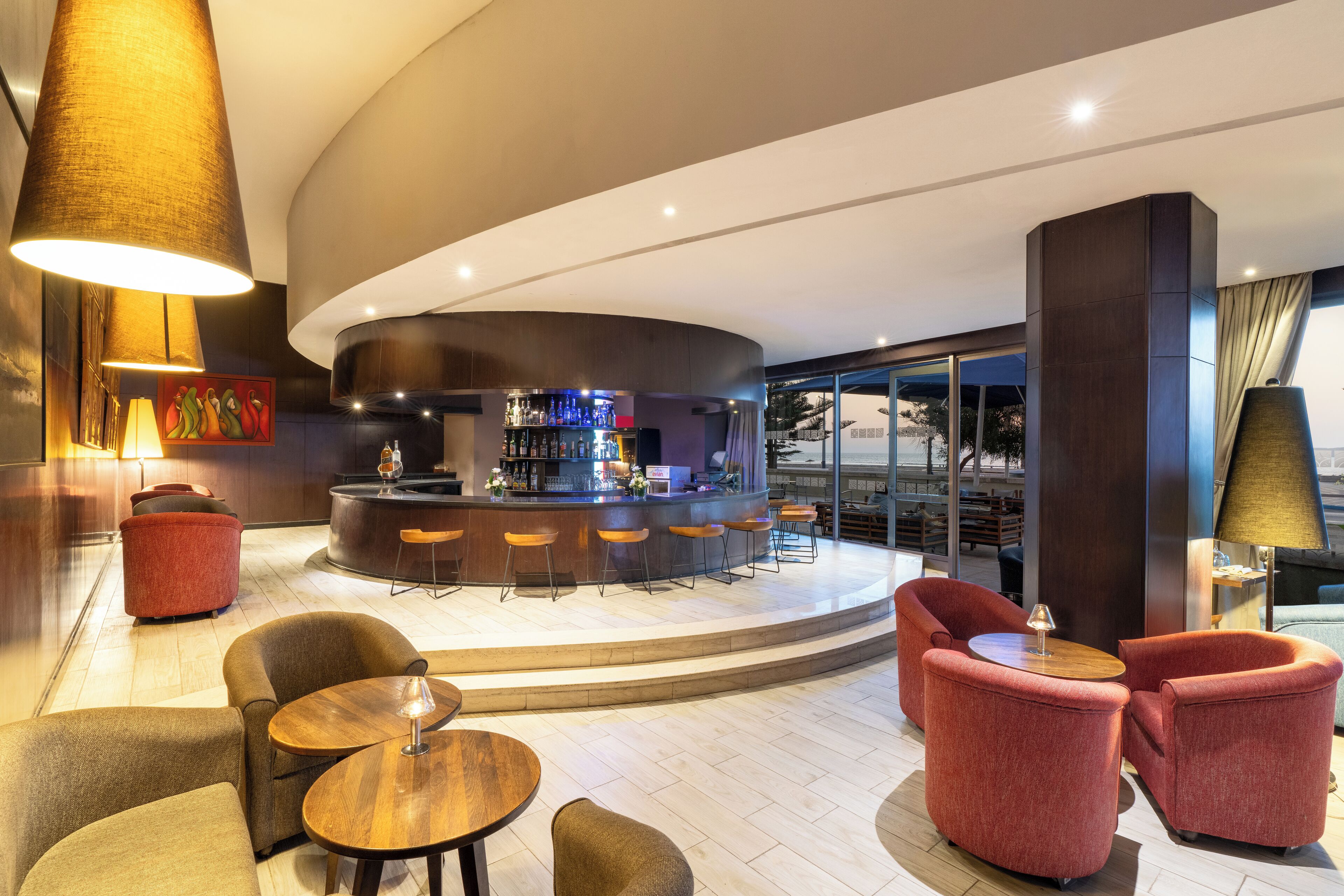 lobby lounge, ocean views, open daily