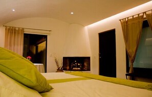 In-room safe, blackout curtains, iron/ironing board, rollaway beds - Casa Poezia Boutique Hotel (Cuernavaca)