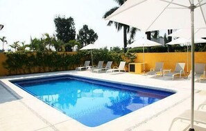 Outdoor pool - Casa Poezia Boutique Hotel (Cuernavaca)
