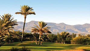 A golf course with palm trees and a mountain backdrop. - Tikida Golf Palace (Inezgane)