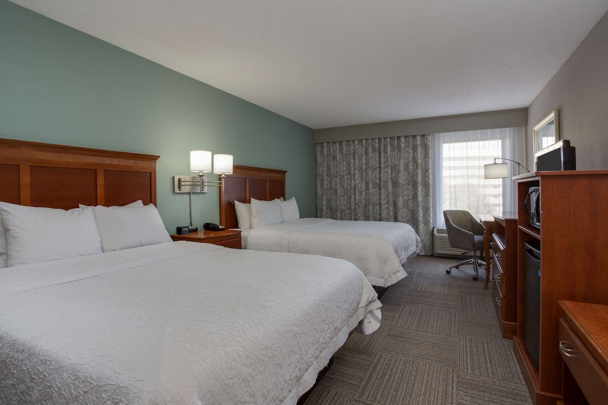 Ropa de cama de alta calidad y cortinas blackout