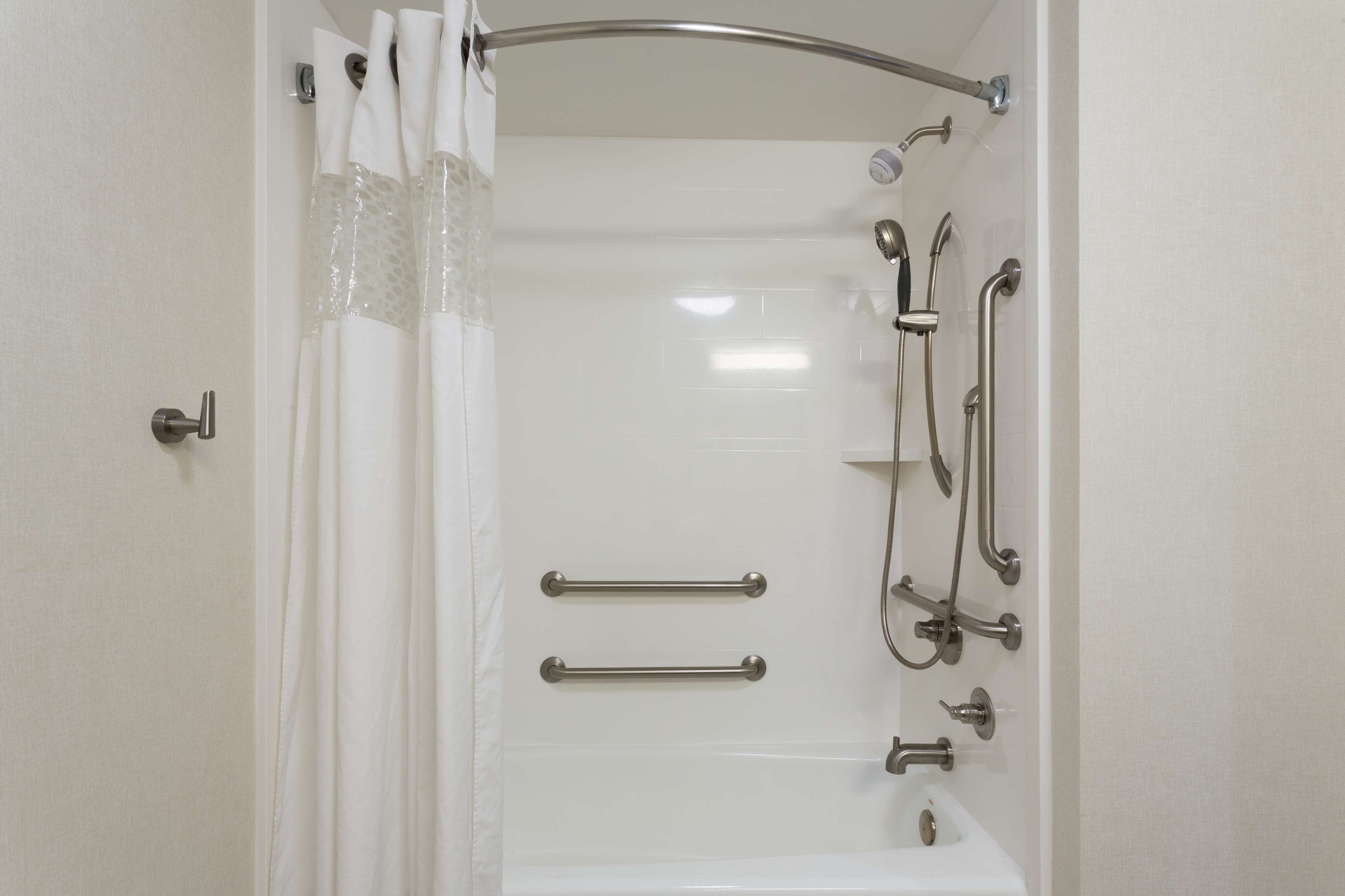 combined shower/bathtub, free toiletries, hair dryer, towels