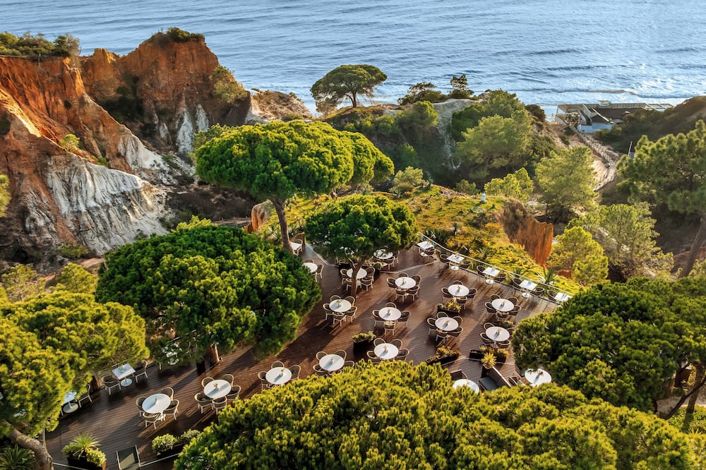 Pine Cliffs Village