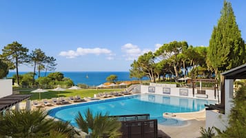 Indoor pool, 7 outdoor pools, pool loungers