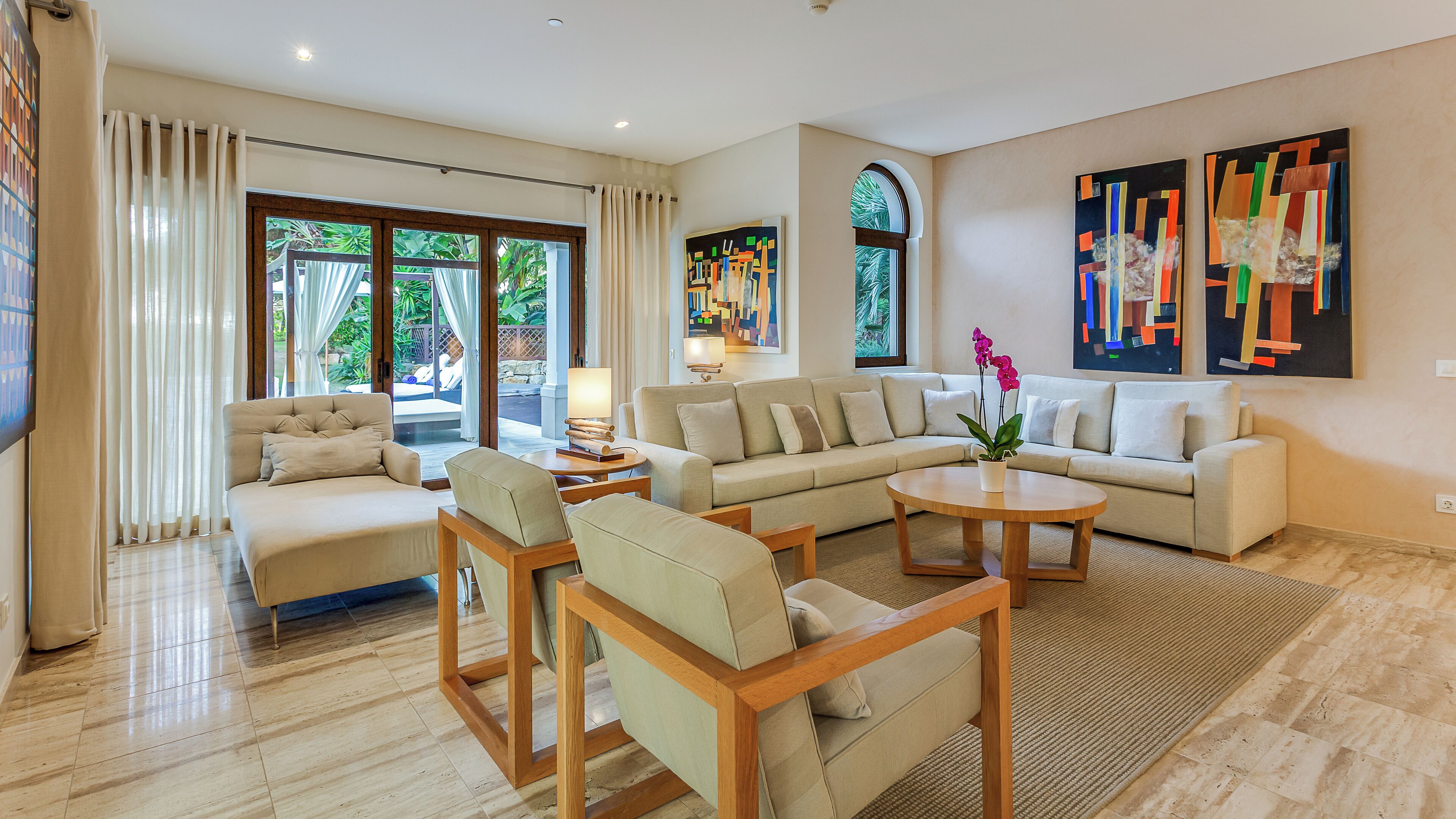 deluxe villa, 4 bedrooms | living room | tv, pay films