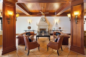 2 bares/lounges, bar molhado, bar ao lado da piscina