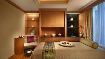 Couples treatment room(s), hot tub, steam room, body treatments