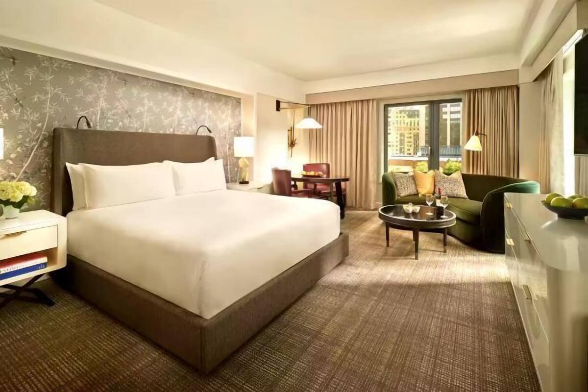 Premium bedding, down comforters, minibar, in-room safe