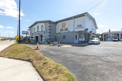 R Nite Star Hotel