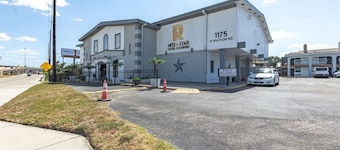 R Nite Star Hotel