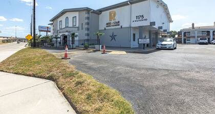 R Nite Star Hotel