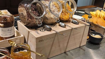Frokostbuffé hver dag (mot et tillegg)