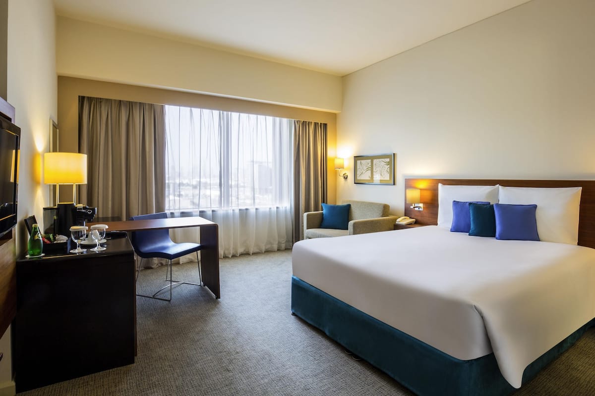 Executive Double Room, 1 Double Bed | Minibar, in-room safe, desk, soundproofing