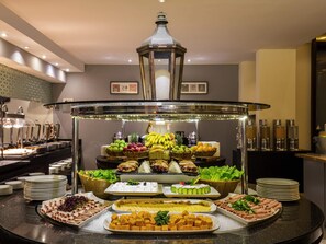 Breakfast, lunch and dinner served  - Novotel Deira Creekside Dubai (Dubai)