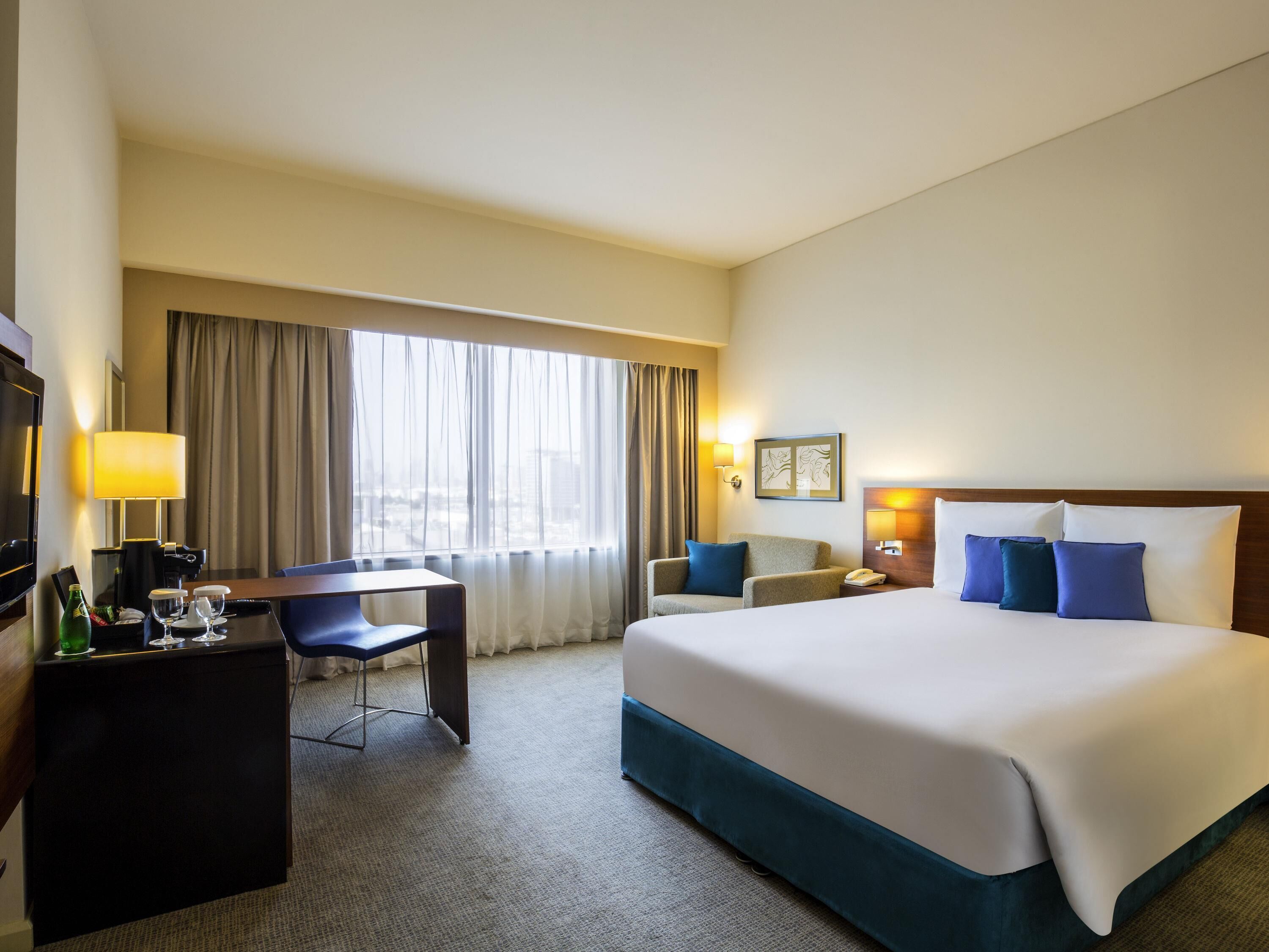 Executive Double Room, 1 Double Bed | Minibar, in-room safe, desk, soundproofing