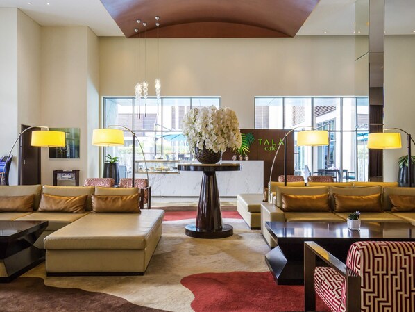 Aamiainen, lounas ja illallinen; kansainvälinen keittiö 