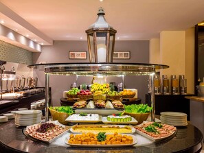 Tägliches großes Frühstück gegen Gebühr