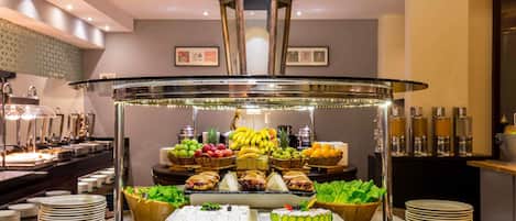 Daily full breakfast (AED 75 per person)