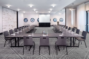Meeting space at ANDAZ SAVANNAH, BY HYATT