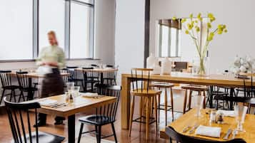 Servizio di colazione, cena e brunch