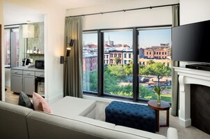 Ellis Square Suite | Egyptian cotton sheets, premium bedding, pillowtop beds