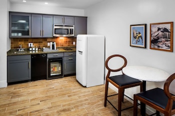 Egyptian cotton sheets, premium bedding, pillowtop beds at ANDAZ SAVANNAH, BY HYATT