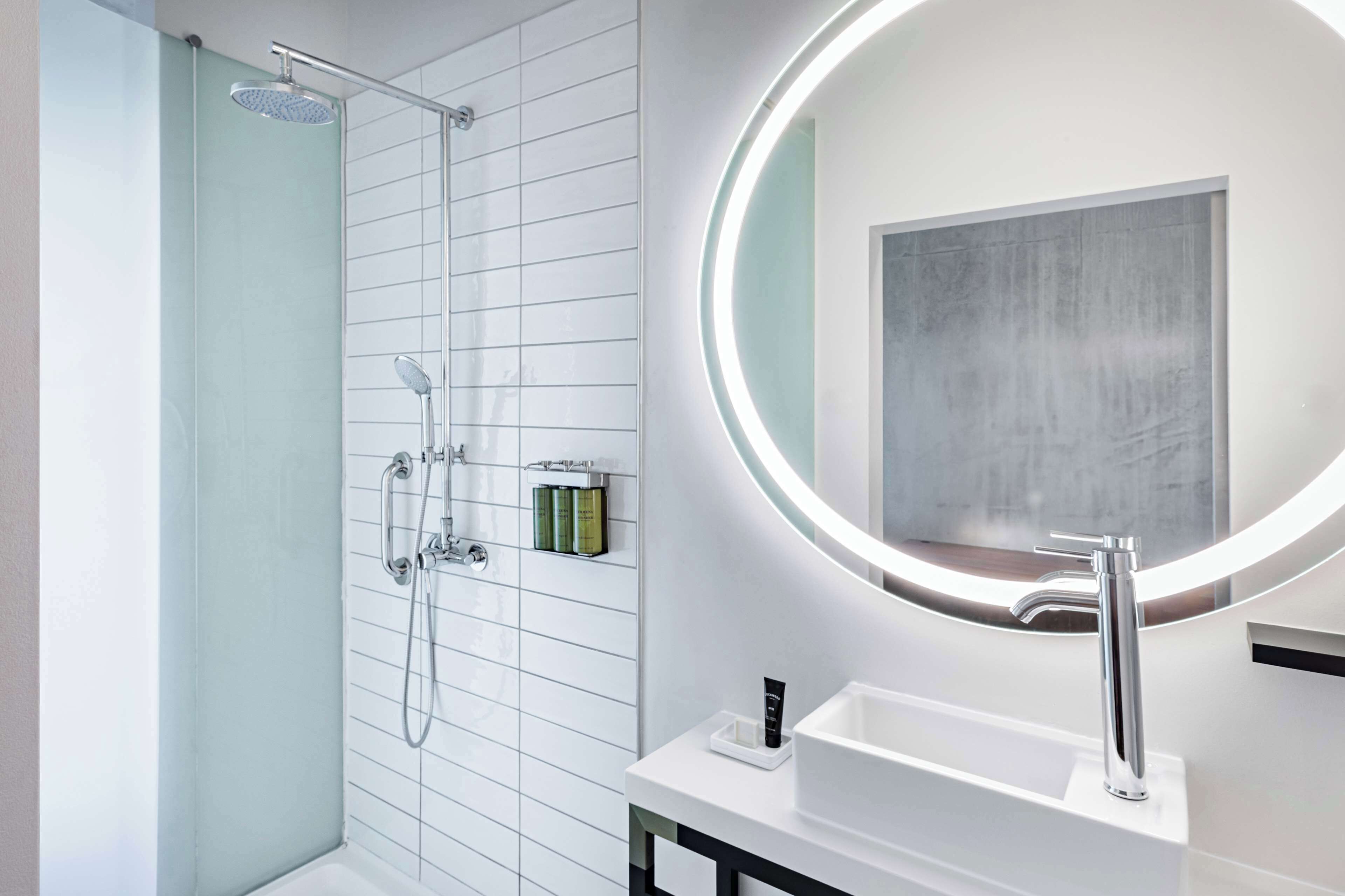 Shower kamar mandi