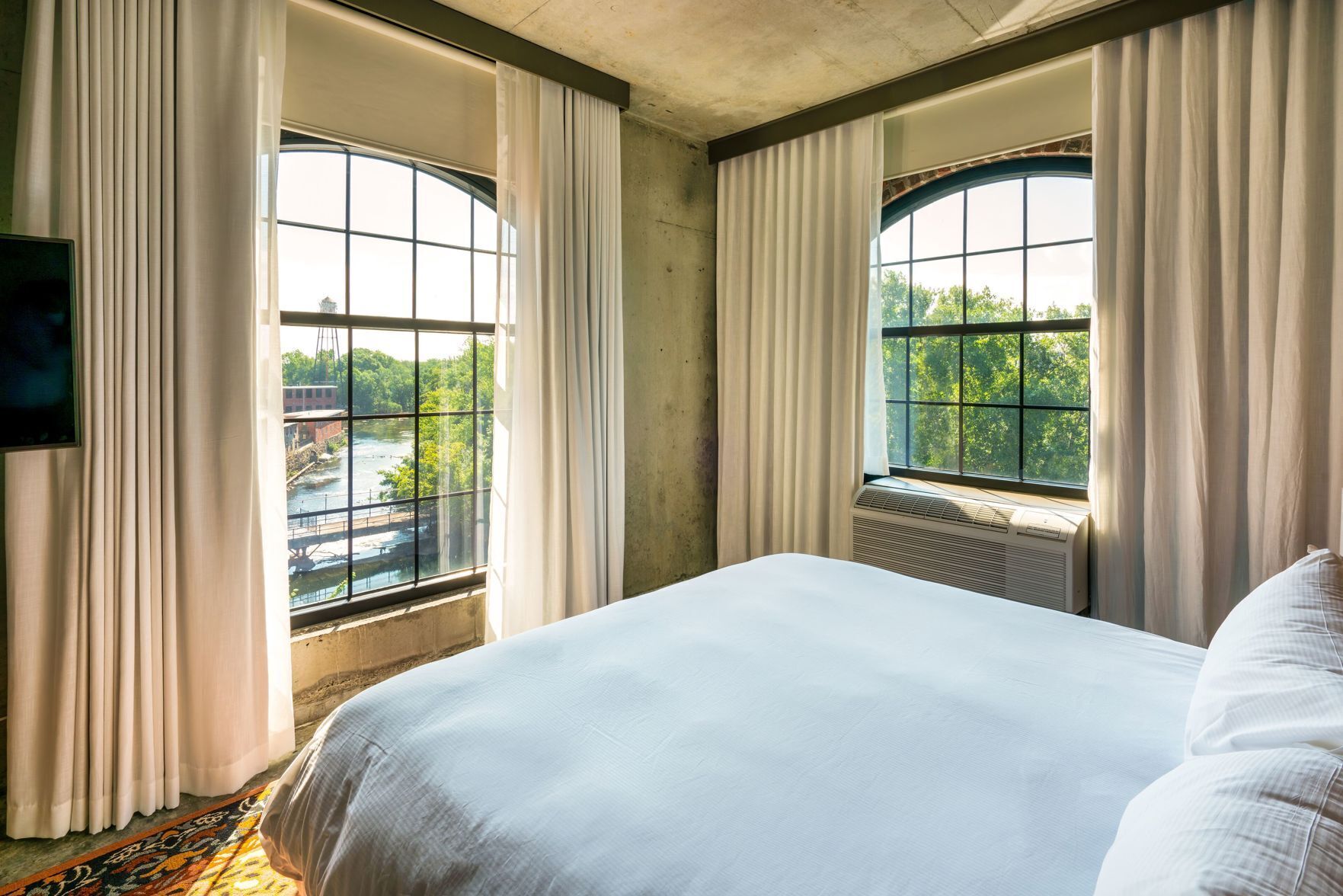 Hypo-allergenic bedding, down comforters, pillowtop beds, minibar