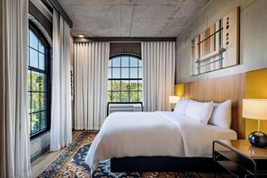 Room, 1 King Bed, River View, Corner