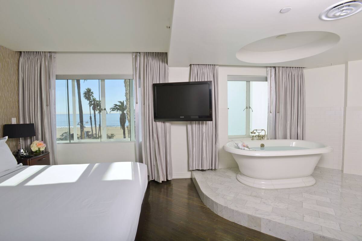 Luxury Suite, 2 Bedrooms | Pemandangan dari bilik