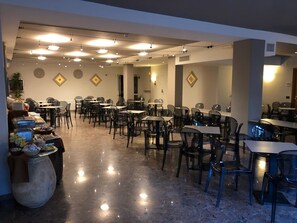 Petit déjeuner buffet compris tous les jours