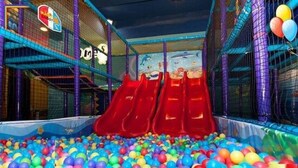 An indoor play area with slides and a ball pit. - Baku Center inn (Baku)