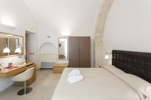 Classic Double Room | Premium bedding, minibar, in-room safe, desk