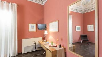 Suite | Biancheria da letto di alta qualità, minibar, una cassaforte in camera