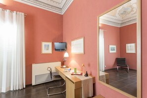 Ropa de cama de alta calidad y minibar 