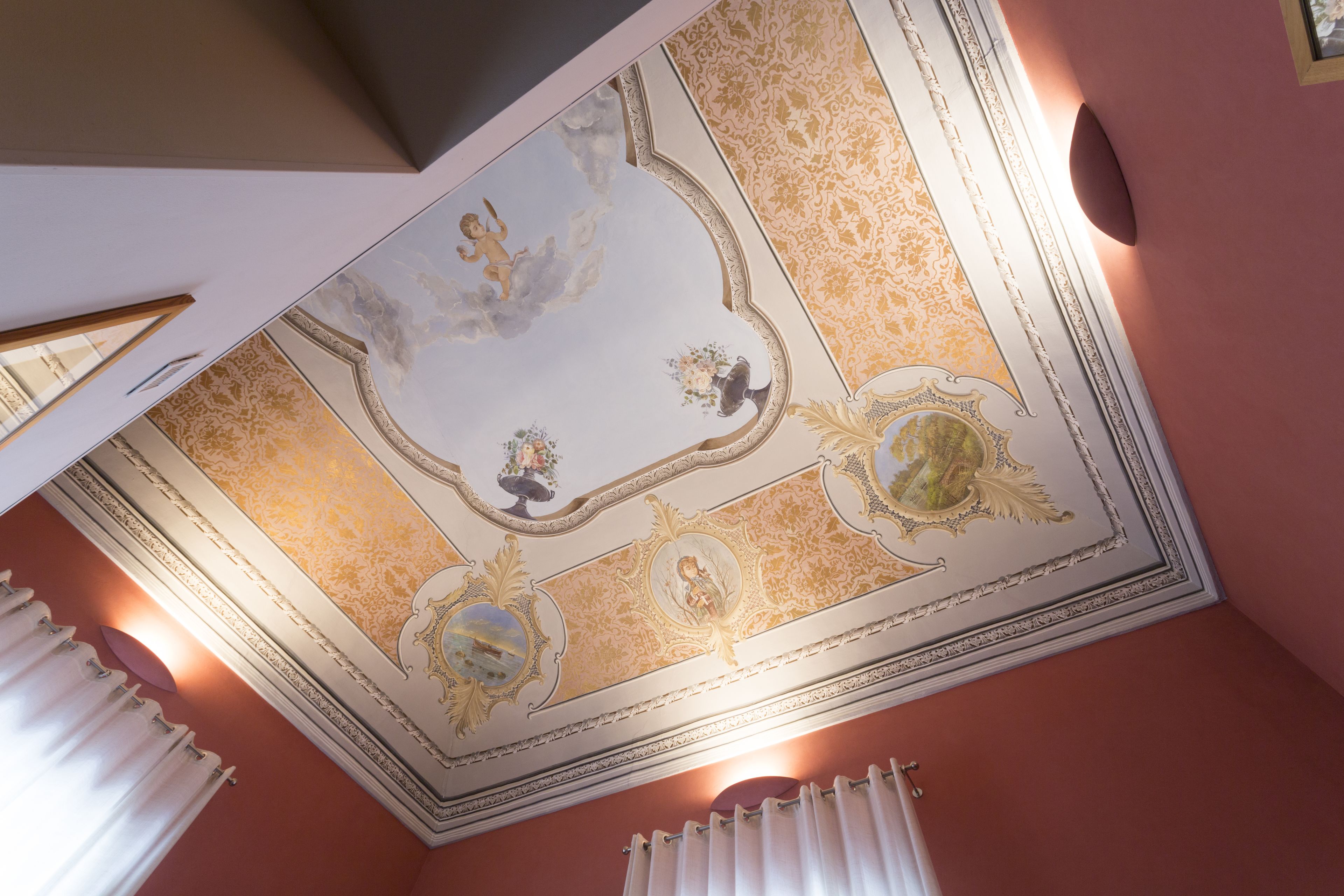 suite | premium bedding, minibar, in-room safe, desk