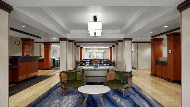 Lobby-lounge