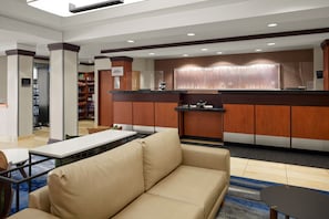 Reception - Fairfield Inn & Suites by Marriott Bedford (Bedford)