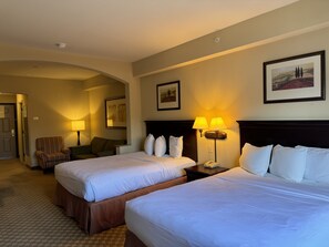 Premium bedding, desk, blackout drapes, iron/ironing board - Country Suites Absecon (Atlantic City, NJ) (Absecon)