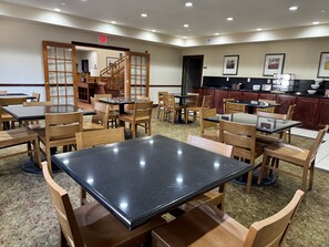 Desayuno continental incluido todos los días