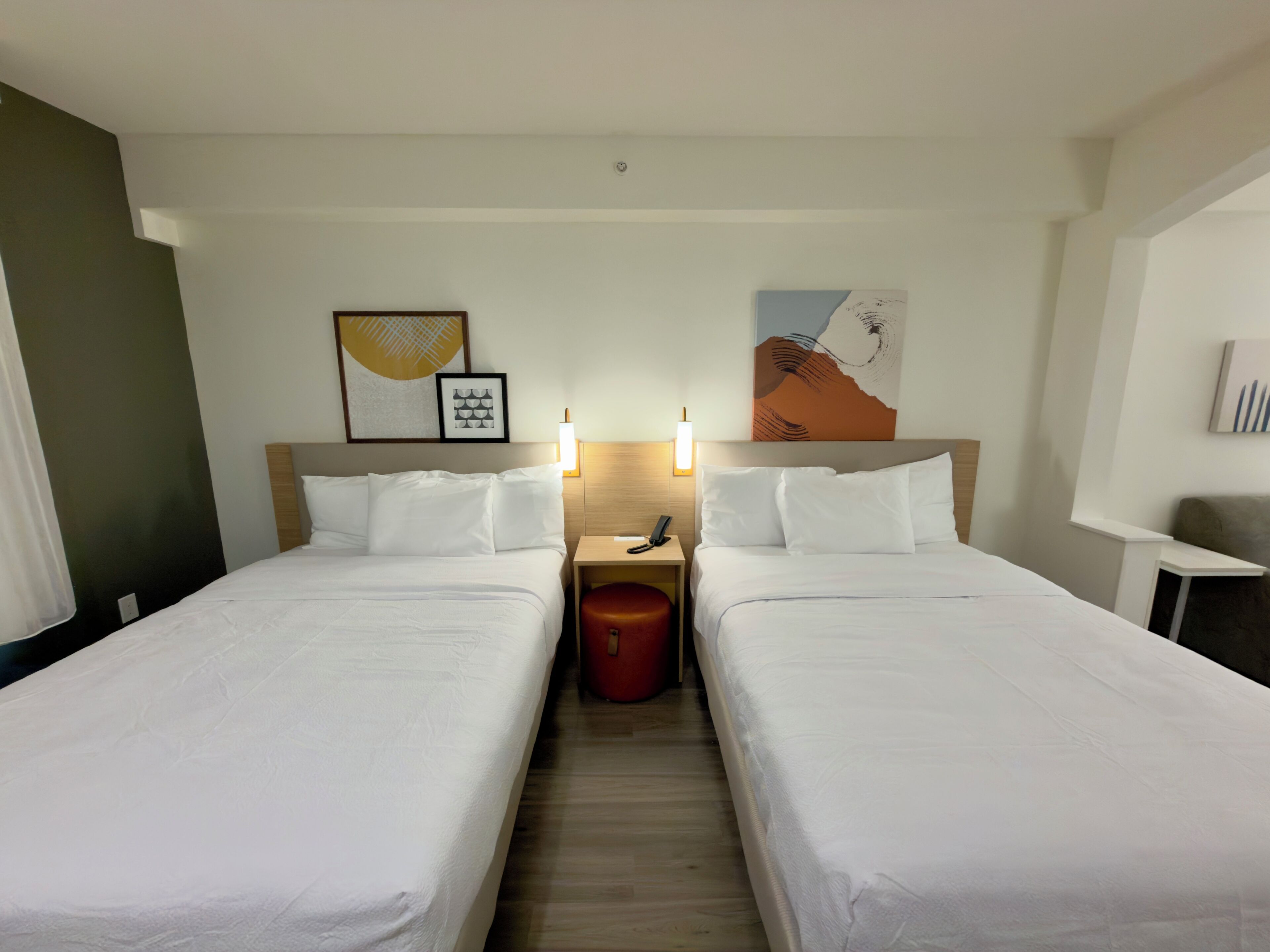 Suite estudio, 2 camas Queen size, para no fumadores, hidromasaje | Ropa de cama de alta calidad, escritorio y cortinas blackout 