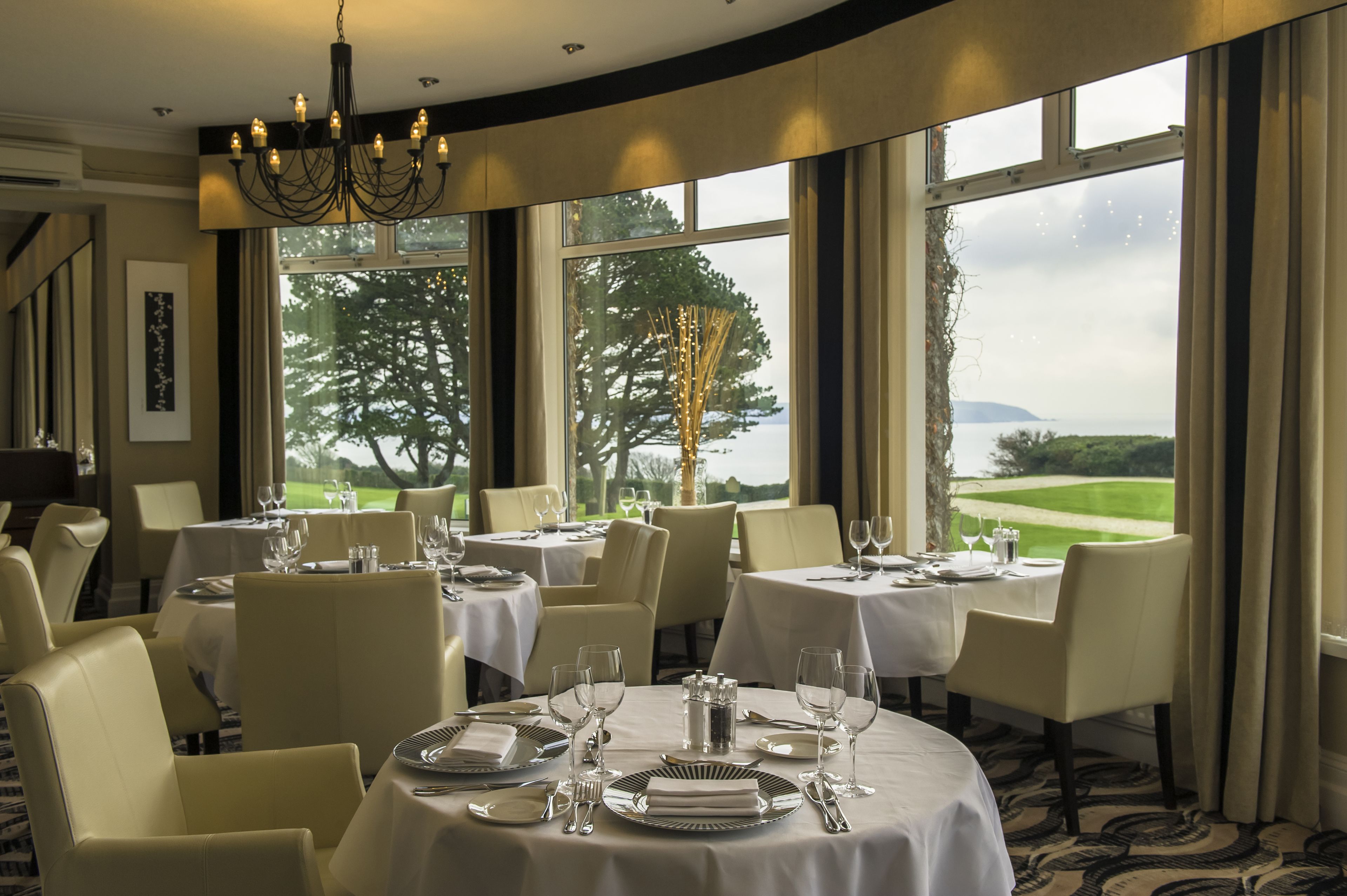 2 restaurants, breakfast, lunch, dinner served; regional cuisine