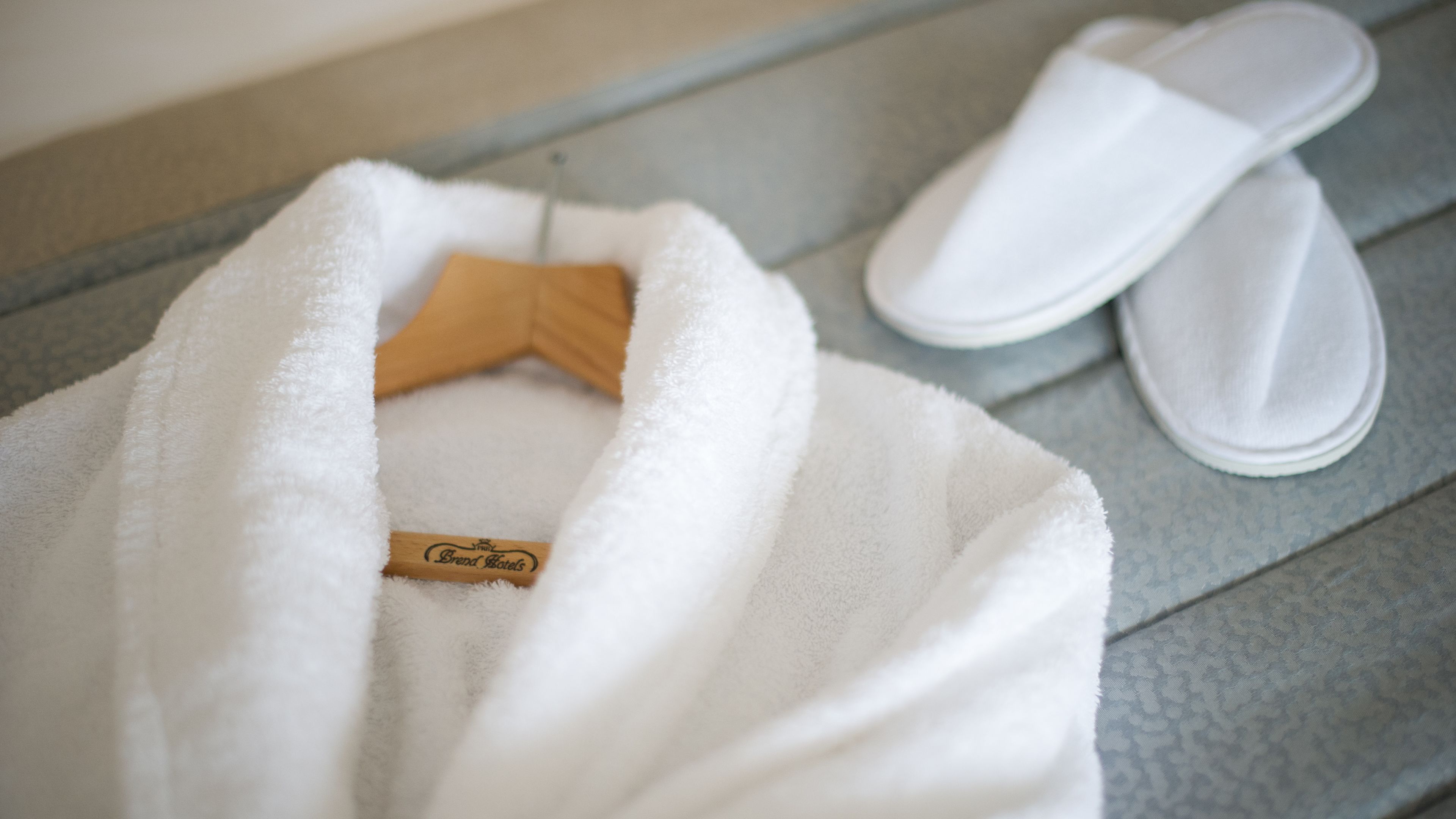 standard single room, 1 single bed (inland facing) | 1 bedroom, in-room safe, desk, iron/ironing board