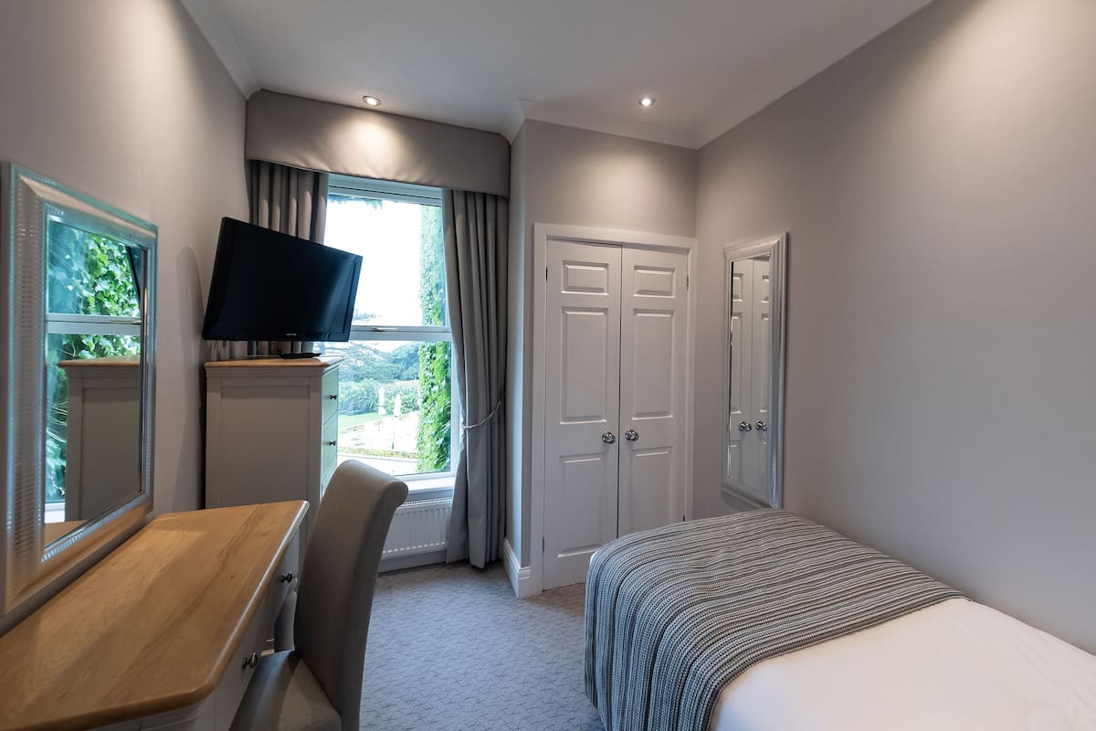 Single Room, Sea View | In-room safe, desk, iron/ironing board, free WiFi