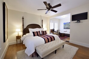 Quarto clássico, 1 cama King, vista para o pátio | Vista do quarto