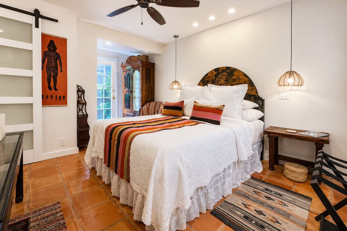 Standard Room, 1 Queen Bed | 1 bedroom, Egyptian cotton sheets, in-room safe, WiFi (free)